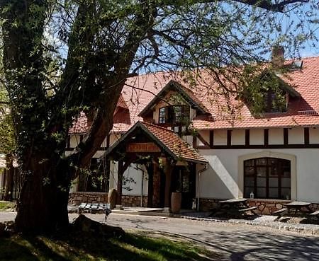 Pod Lipami Hotell Lwowek Slaski Exteriör bild